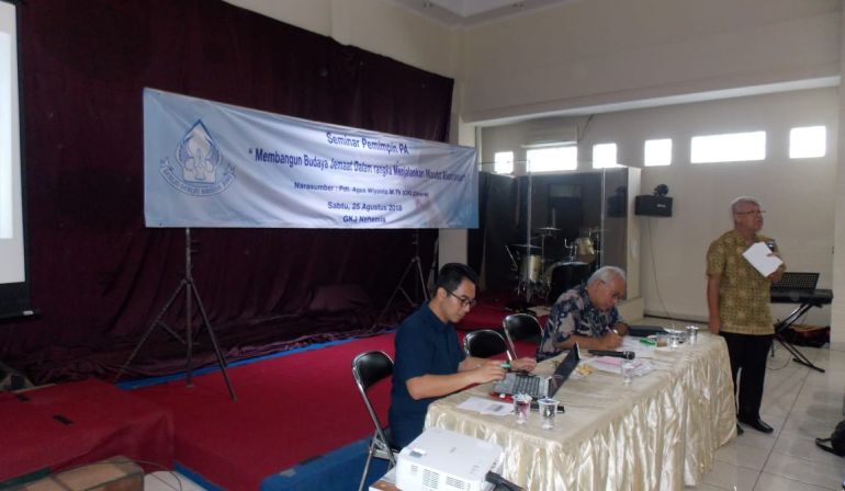 “Hidup Kudus Dalam Kebaikan Hati”  (Filipi 4: 4-7)