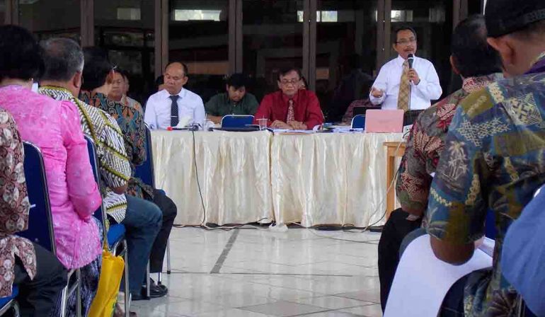 Kasih berarti Tidak Membiarkan Hati Kita Membatu (Yeremia 17: 5-10)