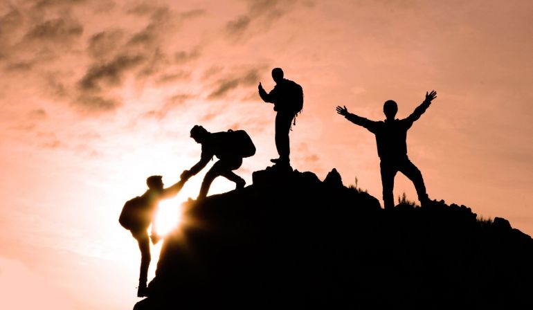 Menopang Sesama Tetap Teguh Dalam Iman (2 Tesalonika 2: 13-17)