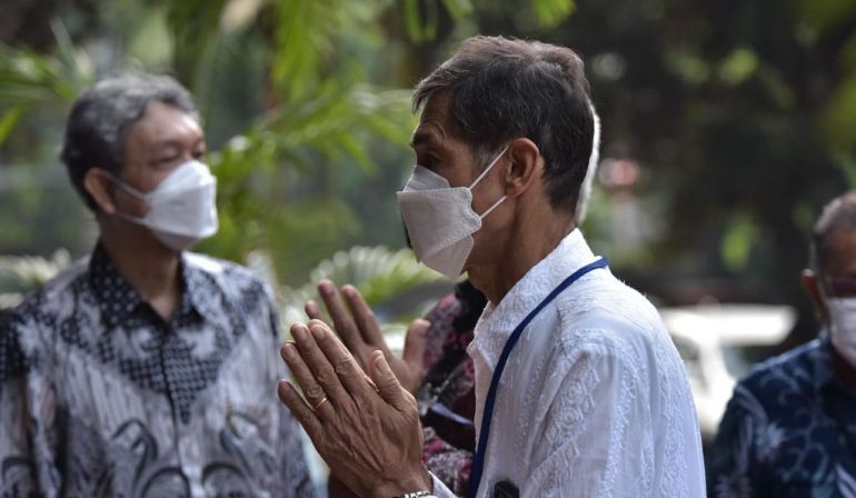 KAYA DI HADAPAN ALLAH (Lukas 12: 13-21)