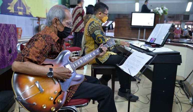 Allah Ada Bersama Keluargaku (Yoel 2:23-27)